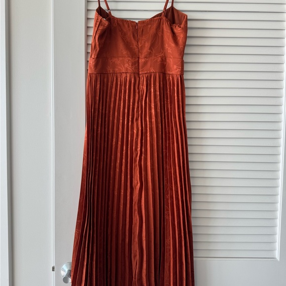 Lulu’s Regal Romance Rust Floral Jacquard Pleated Satin Midi Dress - Picture 3 of 5